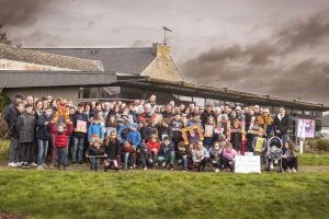 Grand rassemblement à Gomené pour le maintien du 5è poste du RPI Laurenan-Gomené