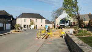 Travaux à Laurenan : actuellement en plein bourg, réfection électrique au carrefour